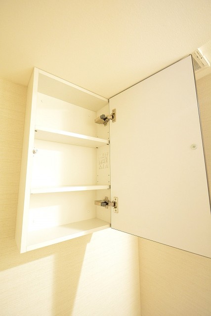 三軒茶屋シティハウス　トイレ吊戸棚