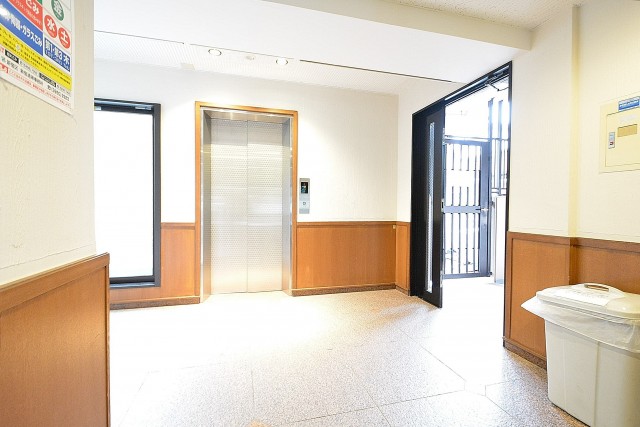 クリオ高田馬場壱番館　エレベーターホール