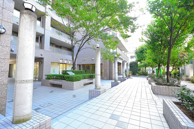 三軒茶屋シティハウス　広場