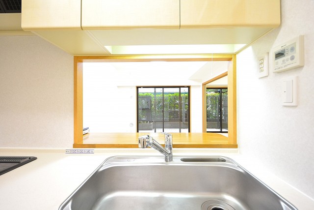 クリオ高田馬場壱番館　キッチン小窓