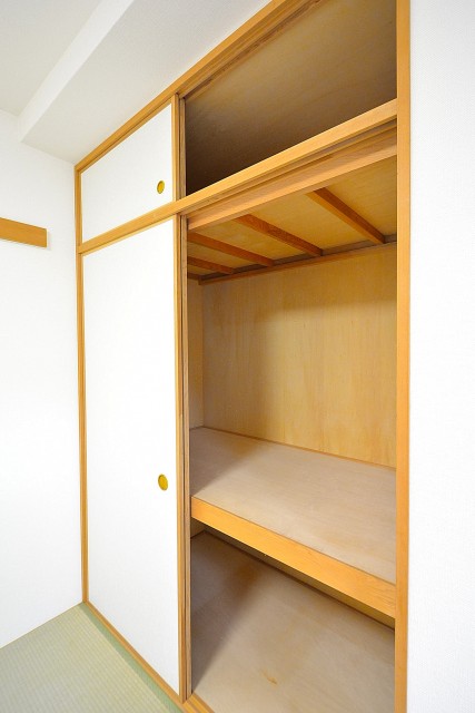 クリオ高田馬場壱番館　6.0帖の和室押入れ