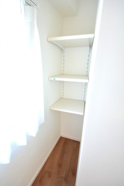 ダコタ西荻　洋室5.6帖　収納