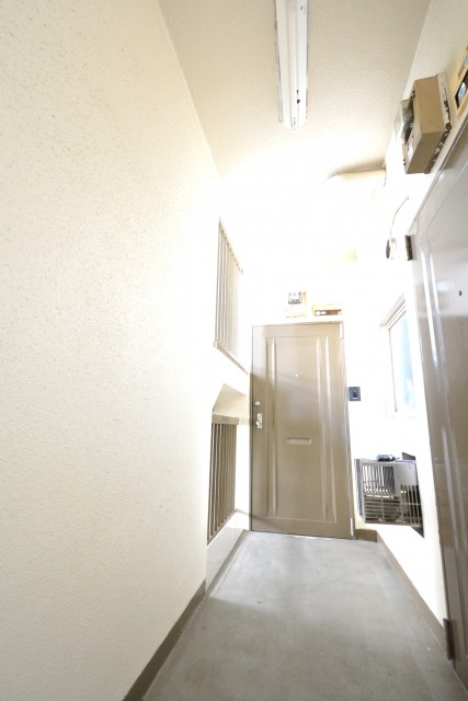 ダコタ西荻　玄関