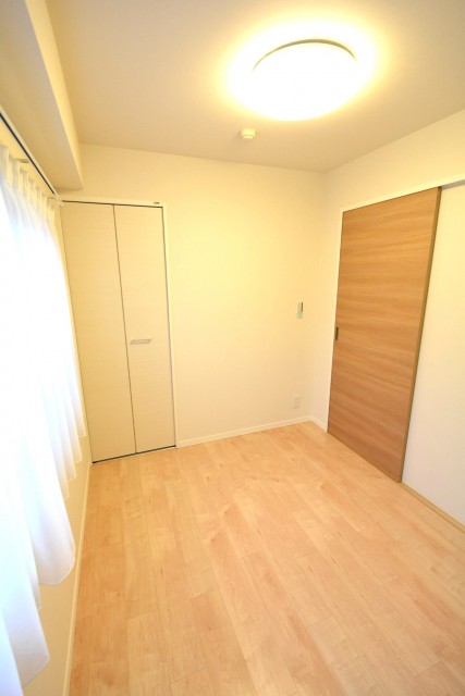 朝日プラザ梅ヶ丘　洋室3.7帖　302