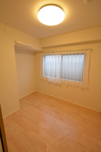 朝日プラザ梅ヶ丘　洋室3.7帖　302