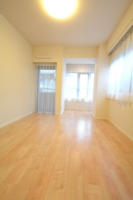 朝日プラザ梅ヶ丘　洋室　8.2帖　3002