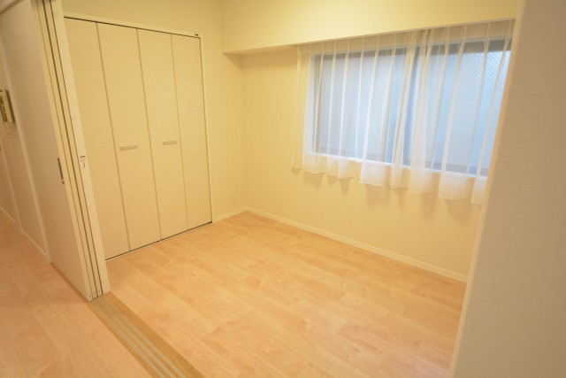朝日プラザ梅ヶ丘　洋室　3.8帖　201