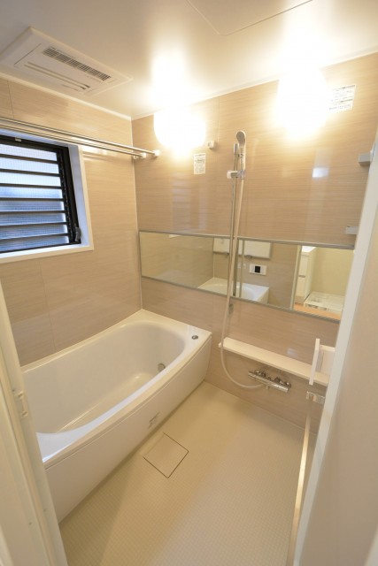 朝日プラザ梅ヶ丘　浴室　201