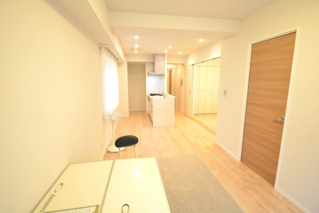 朝日プラザ梅ヶ丘　リビングダイニング　201