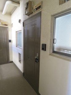 ダコタ西荻　玄関扉