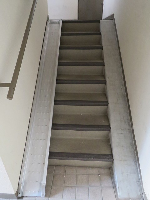 ダコタ西荻　共用階段