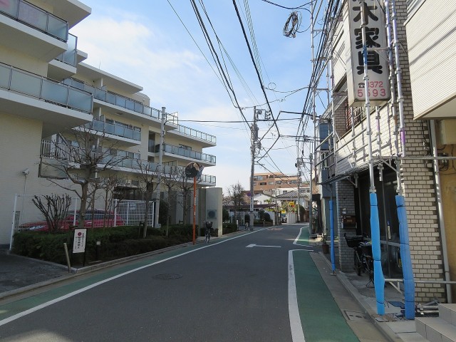 ルピナス中野レジデンス　前面道路