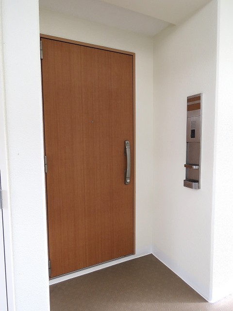 ルピナス中野レジデンス　玄関扉