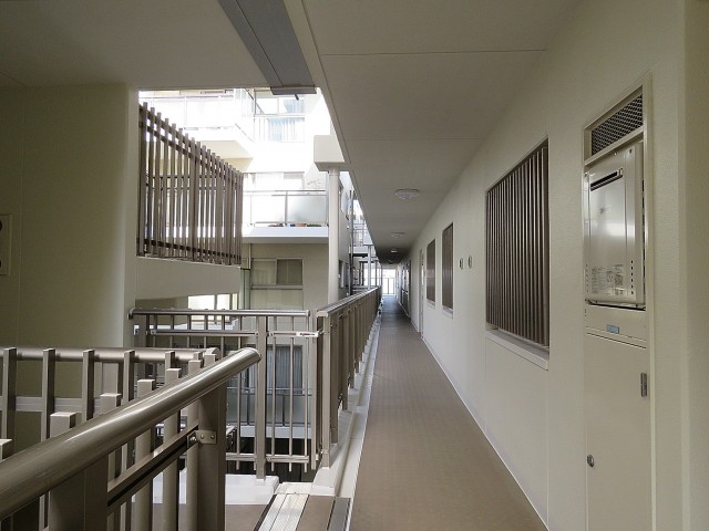 ルピナス中野レジデンス　共用廊下