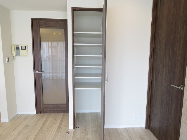 ルピナス中野レジデンス　LDK約13.4帖