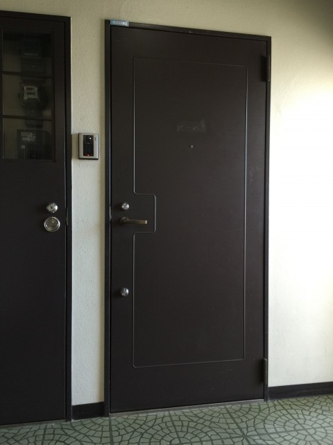 メゾン・デラビル巣鴨　玄関前