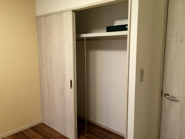 パロス新富町　洋室約5.2帖収納