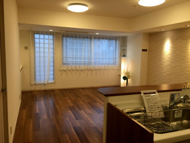 パロス新富町　リビングダイニングキッチン