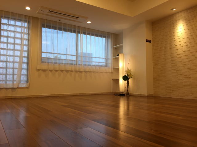 パロス新富町　リビングダイニングキッチン