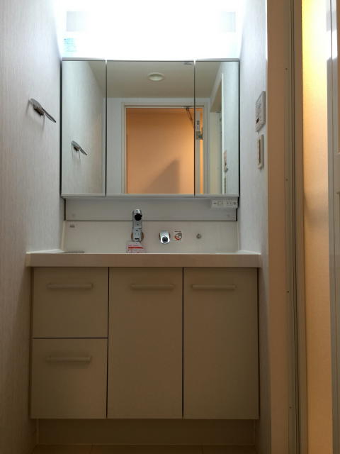 日商岩井方南町マンション　洗面台