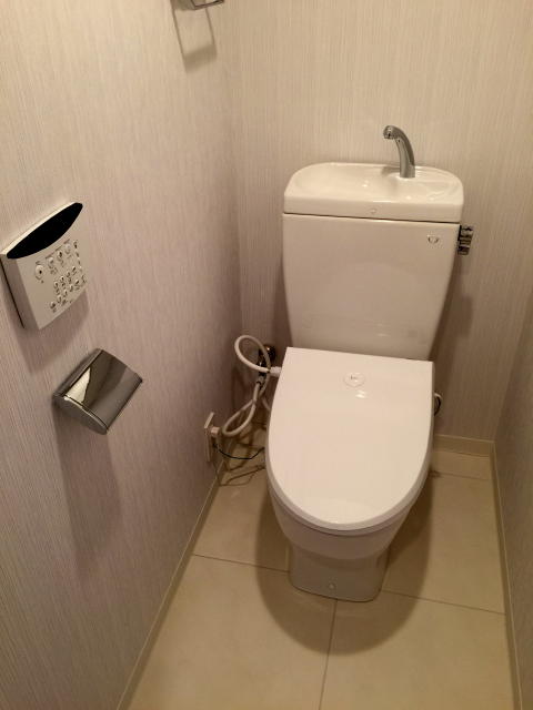 日商岩井方南町マンション　トイレ