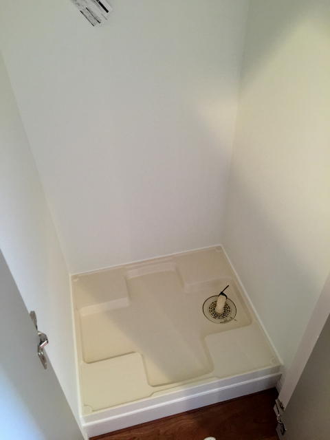 日商岩井方南町マンション　洗濯機置場