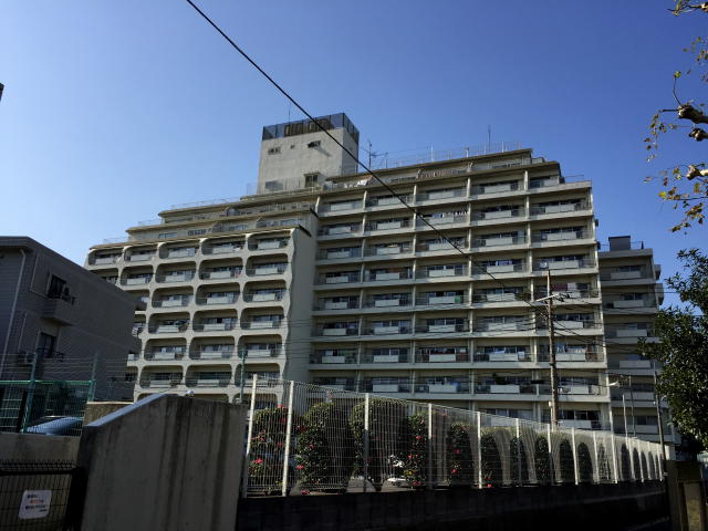 日商岩井方南町マンション　外観