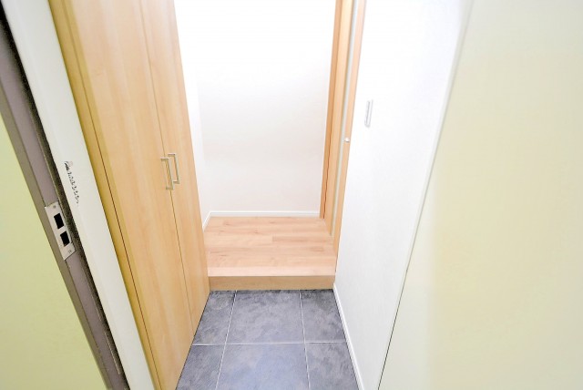 サニークレスト三田 玄関