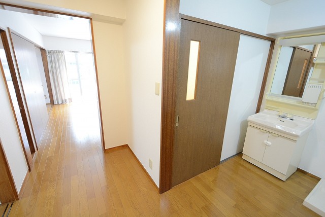 北大塚ハイツ 奥へ進んでいきます