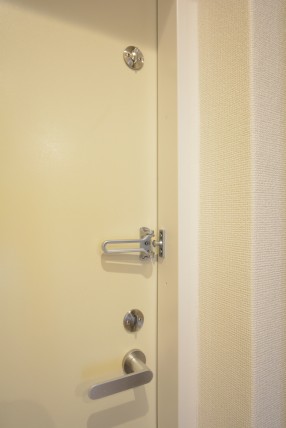 協栄メゾン代々木 玄関