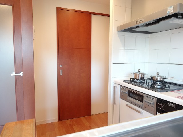 スターロワイヤル南大井　キッチンから洗面室へ