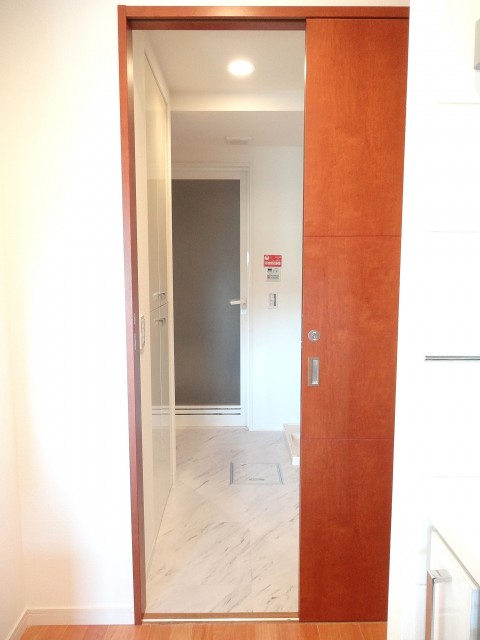 スターロワイヤル南大井　キッチンから洗面室へ