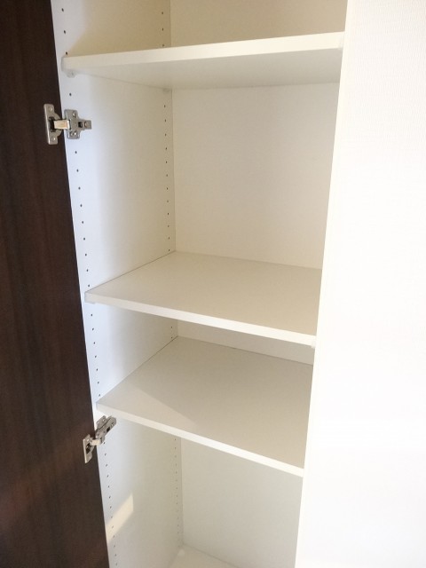 サンウッド尾山台　廊下の物入れ