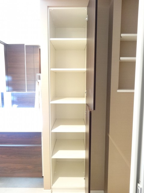 サンウッド尾山台　洗面室収納