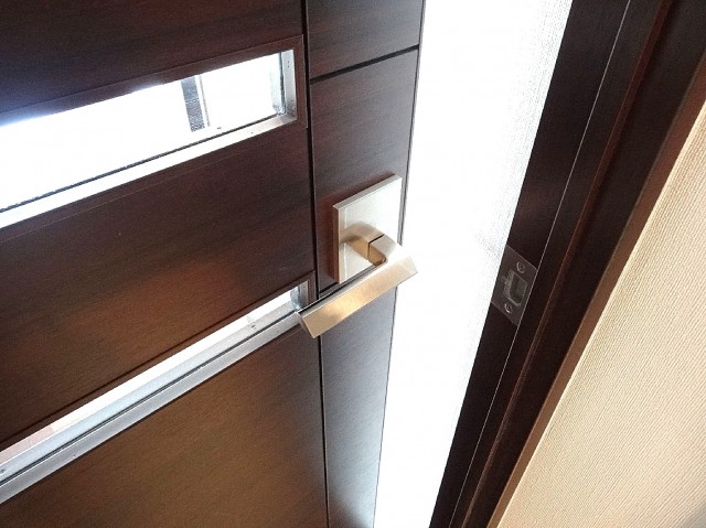 サンウッド尾山台　リビングダイニング扉