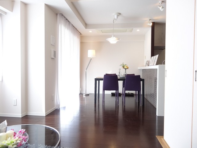 サンウッド尾山台　リビングダイニング約13.1帖