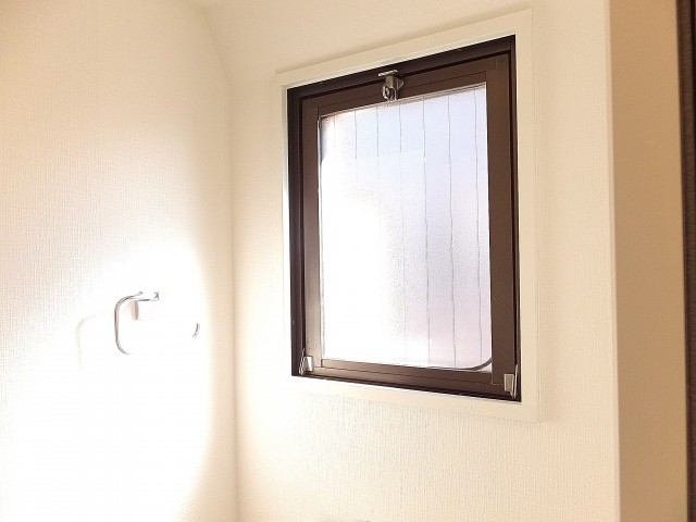 パールハイツ大塚　トイレに窓あり