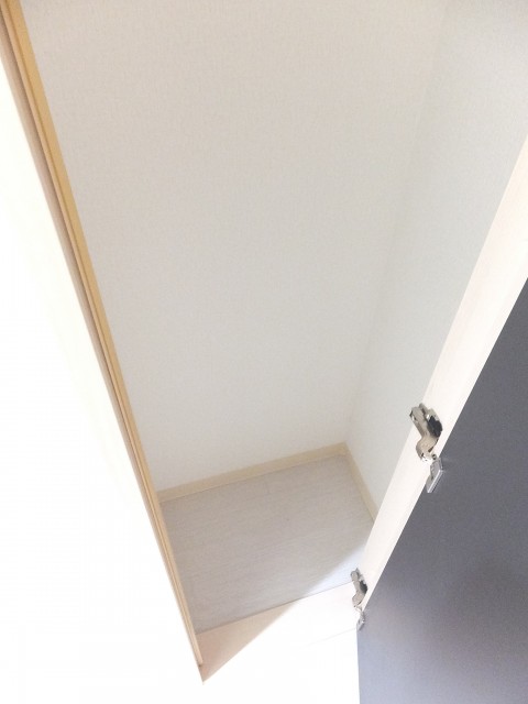 メイゾン等々力　物入れ