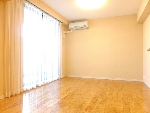 市谷逢坂ハウス　10.3帖のベッドルーム