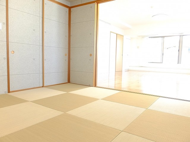 市谷逢坂ハウス　9.4帖の和室