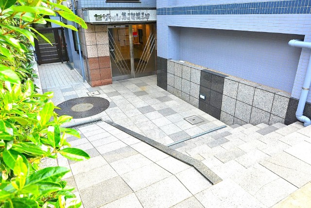 セザール第2目黒三田　エントランス