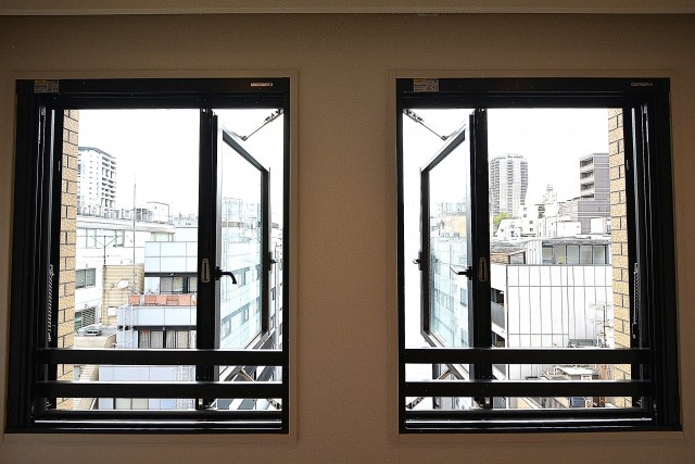 ダイアパレス麻布十番　5.0帖のベッドルームの窓