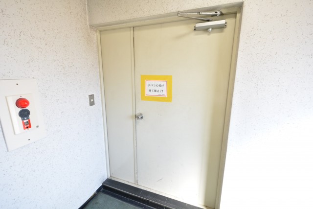 千石明穂ハイツ　お部屋への扉