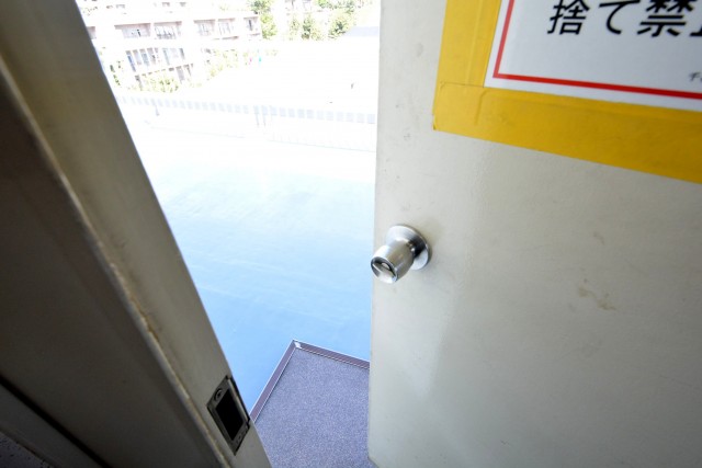 千石明穂ハイツ　お部屋への扉