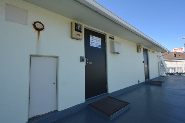 千石明穂ハイツ　玄関前