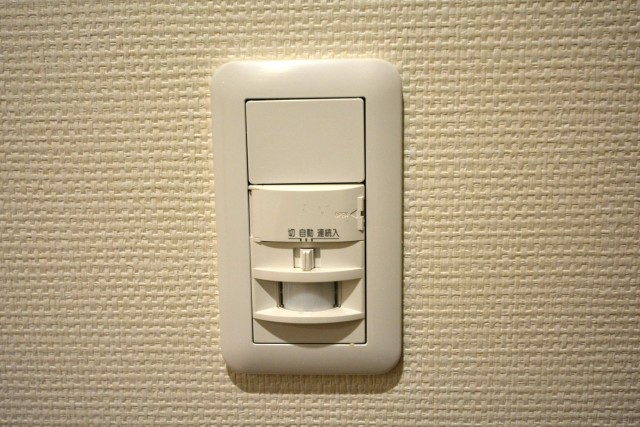 千石明穂ハイツ　人感センサー