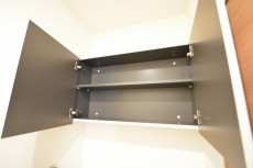 サンパークマンション高田馬場　トイレ吊戸棚