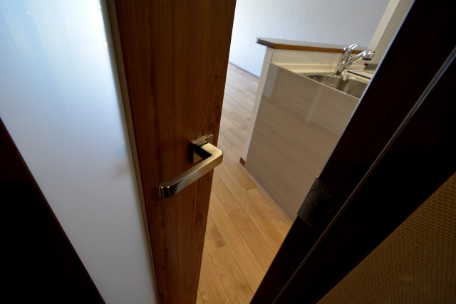 千石明穂ハイツ　リビングダイニングキッチンへ