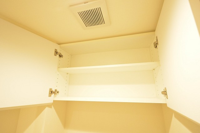 赤城神社・パークコート神楽坂　トイレ吊戸棚