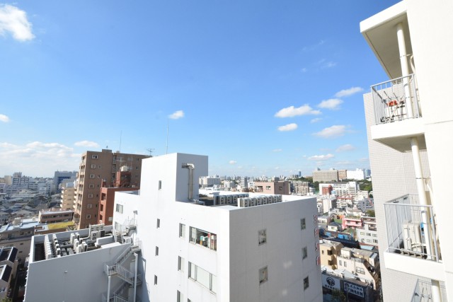 サンパークマンション高田馬場　5.7帖のベッドルームバルコニー眺望